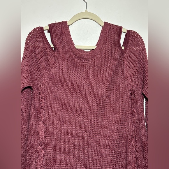 Altar’d State Waffle Knit Cold Shoulder Raw Hem Pullover Sweater Size Large - Picture 3 of 7
